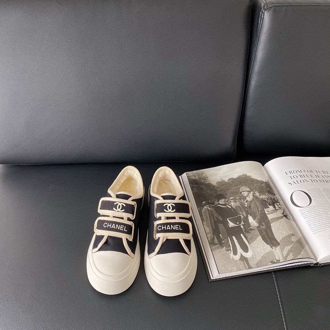 b3869c_199bb6fdc1264b68b25417e9d1c28793mv2.jpg Chanel Vintage Sneakers - Image 1