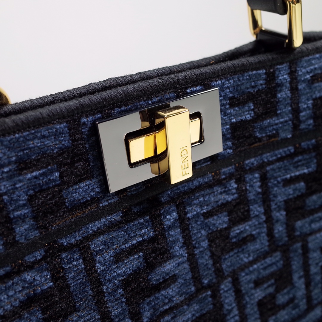 Fendi Peekaboo Small Bag - Image 5