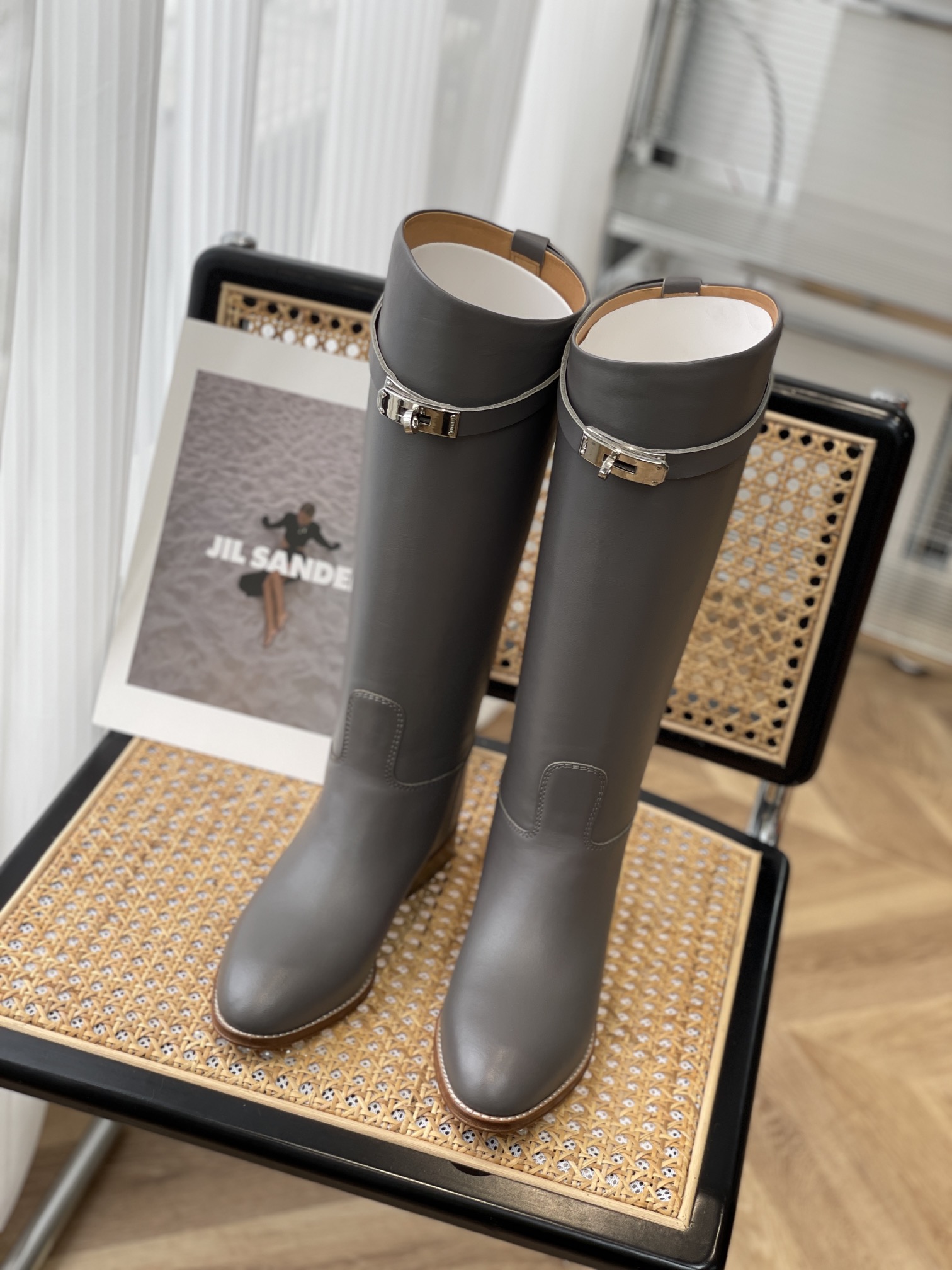 b3869c_28e25b4d61eb414db361bdbc980aca0cmv2.jpg Hermes Shoes - Image 1