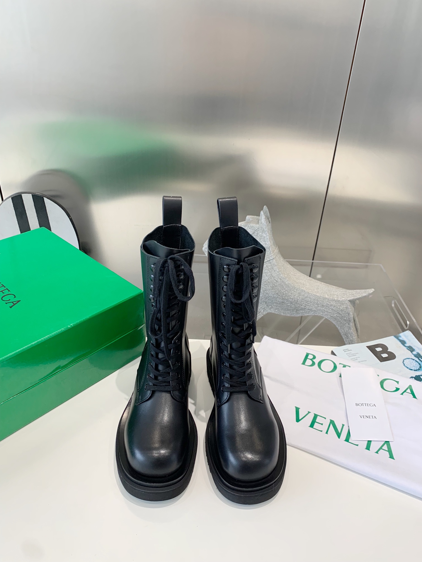 b3869c_2dcc87604da249dbbd61cb8c492bc323mv2.jpg Bottega Veneta Shoes - Image 1