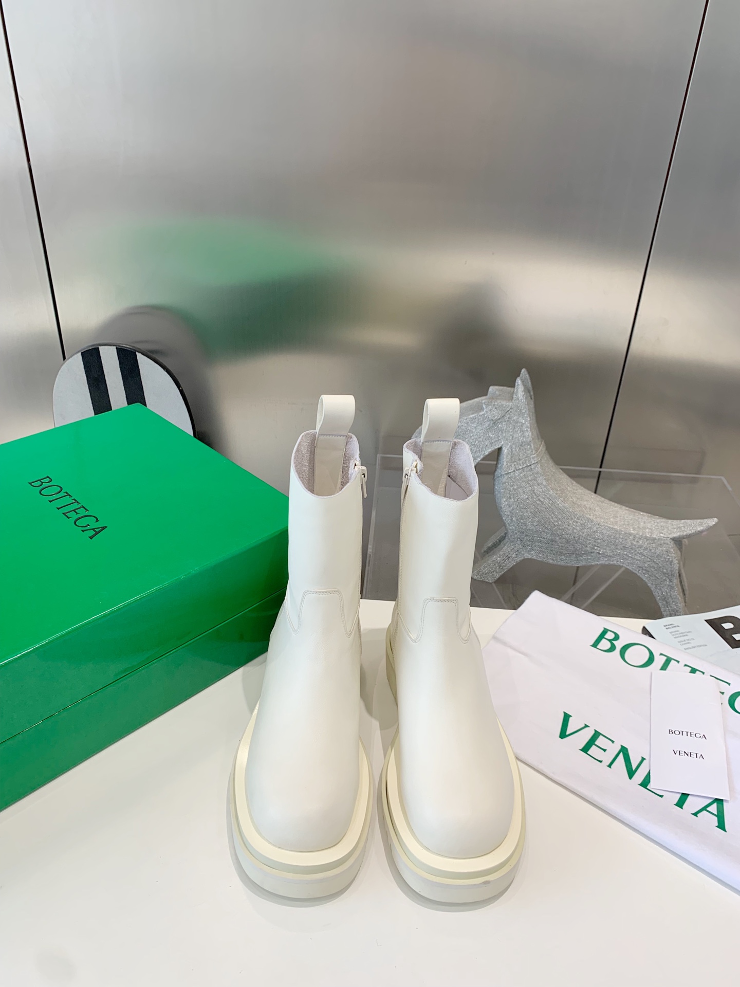 b3869c_2f942b5b900941309efddc03ecf552b3mv2.jpg Bottega Veneta Shoes - Image 1