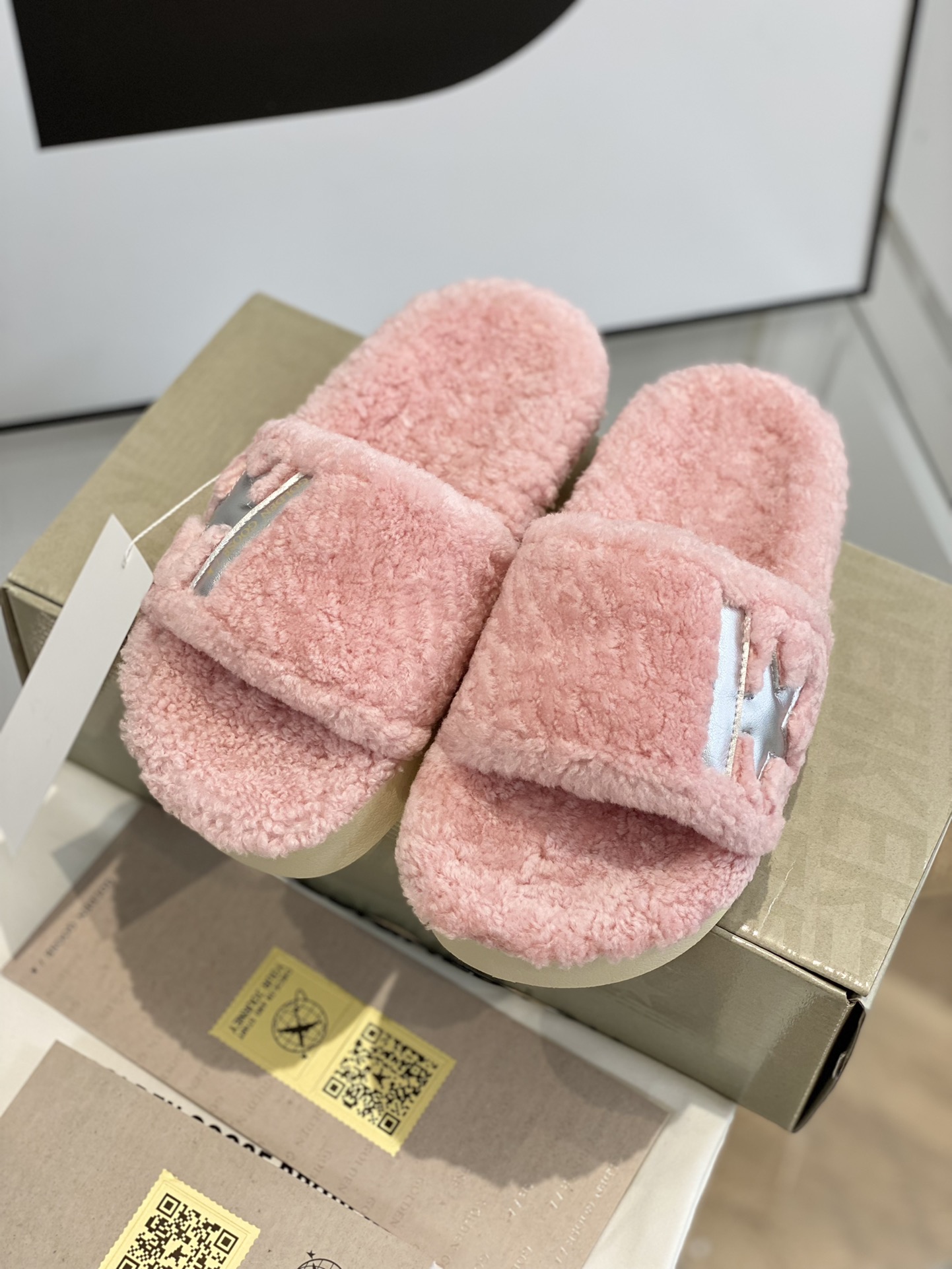 b3869c_3097f1b1bb344fbba0f194b5e8fb662emv2.jpg Golden Goose Pink Wool Slippers - Image 1