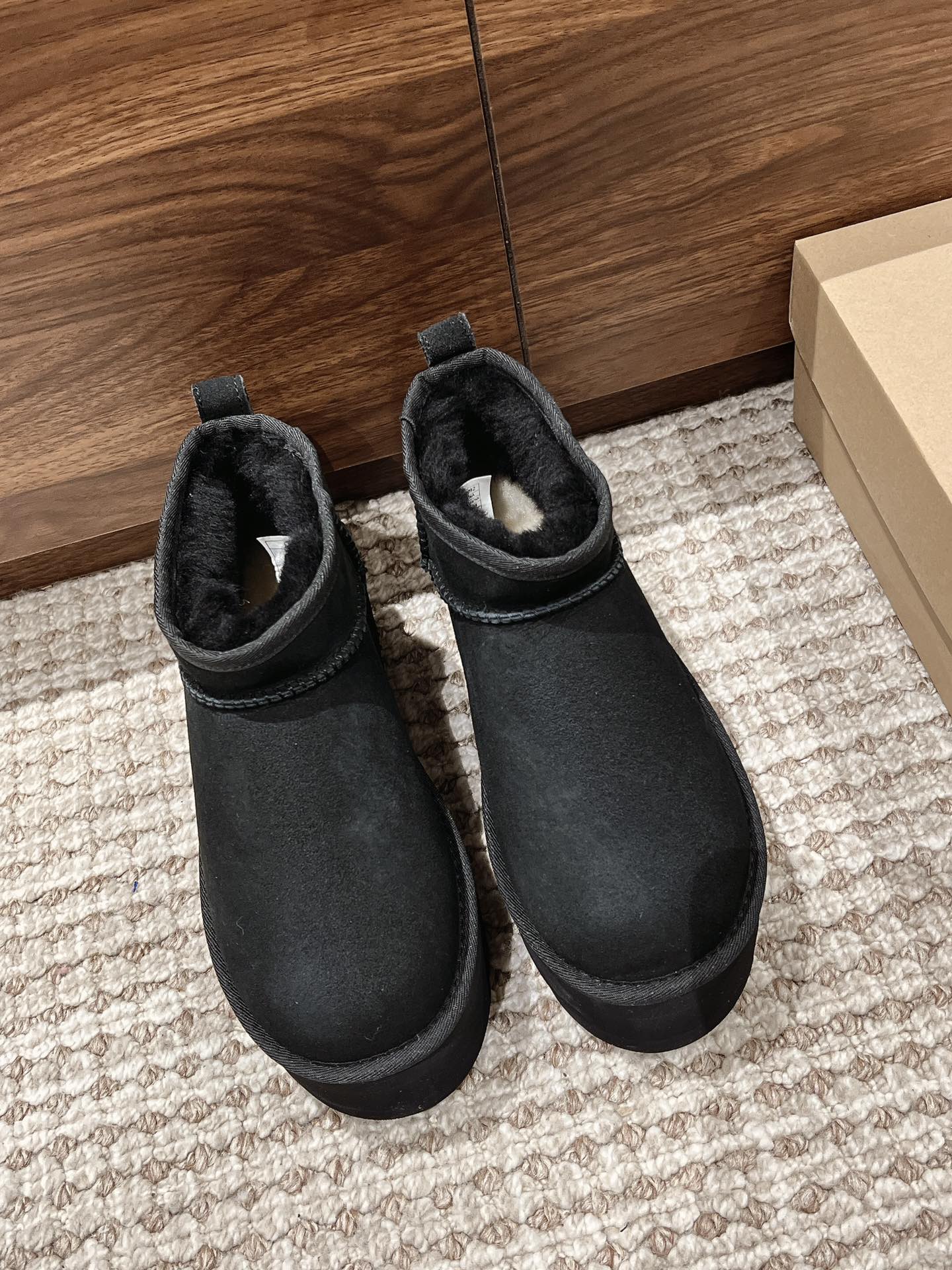 b3869c_31166374e2bb49679576c1647feeb3e8mv2.jpg UGG Thick Bottom Fur Snow Boots - Image 1