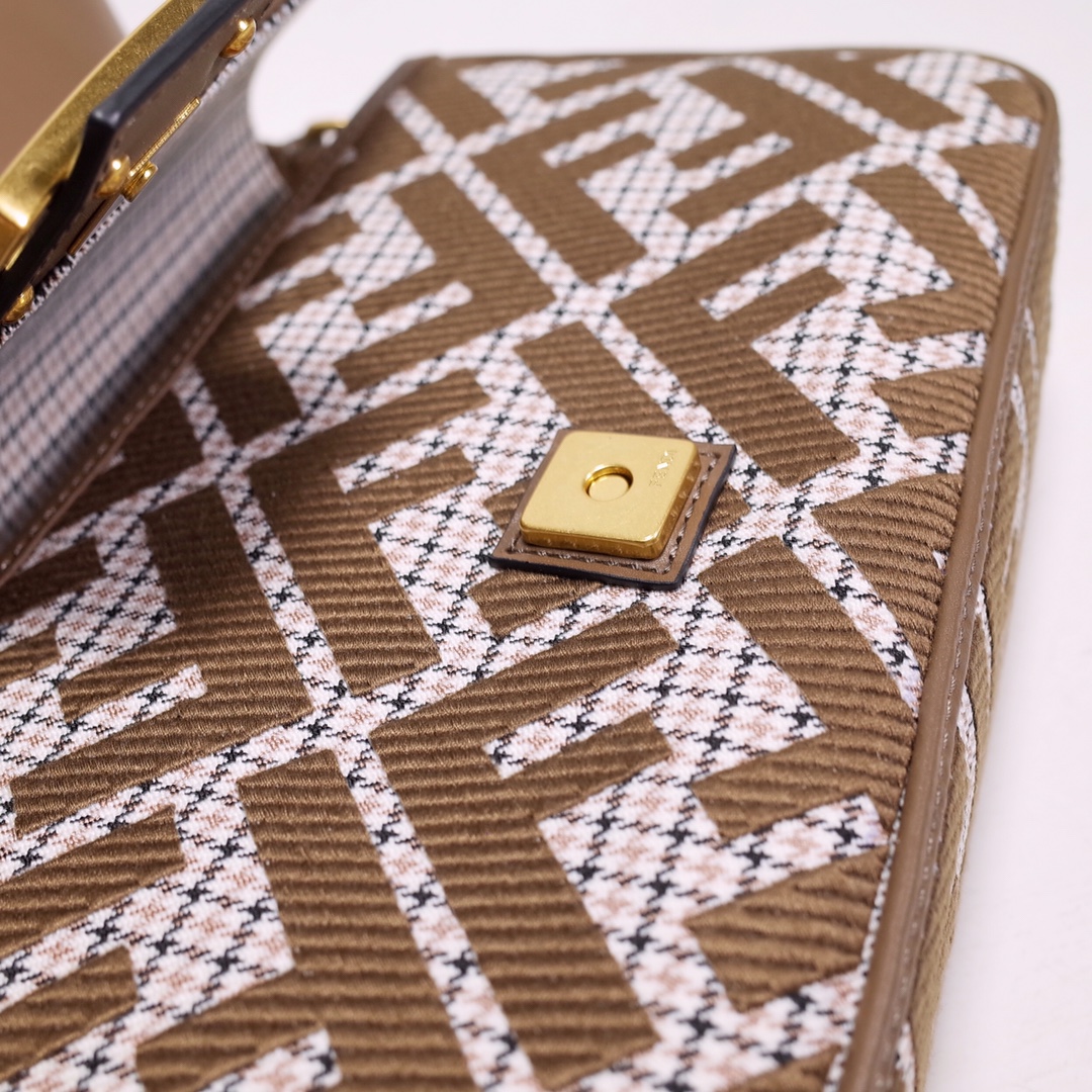 Fendi Baguette Bag - Image 8