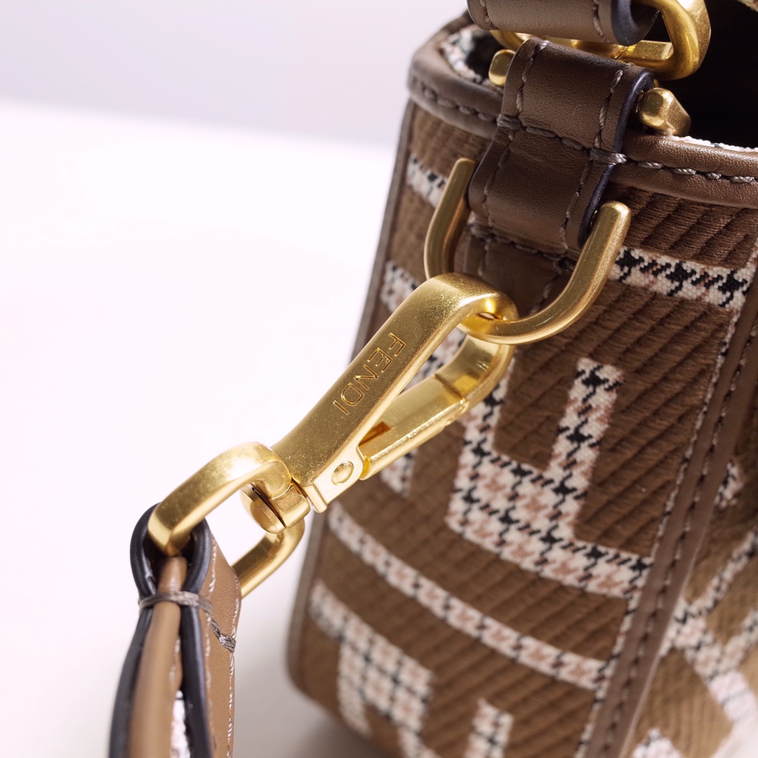 Fendi Baguette Bag - Image 6