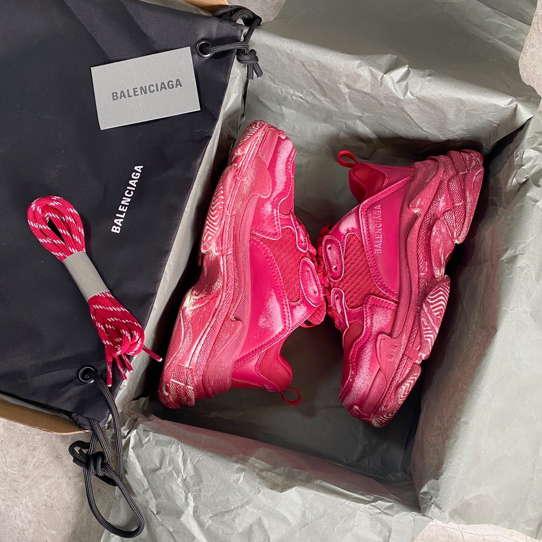 b3869c_3f23ed8cb2884f9497d026d9bb46a1e4mv2.jpg Balenciaga Dad Sneakers - Image 1