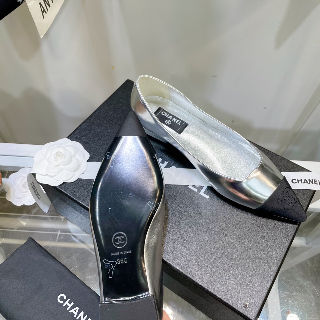 Chanel Silver Pointed Toe Flat Shoes - Image 6