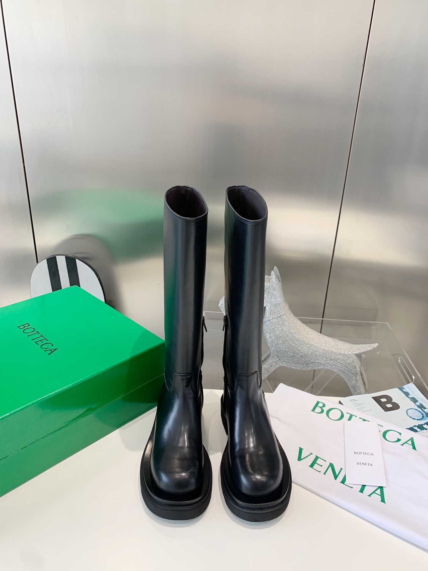 b3869c_46b22db054634fe59ffccb4e14b96e4emv2.jpg Bottega Veneta Shoes - Image 1