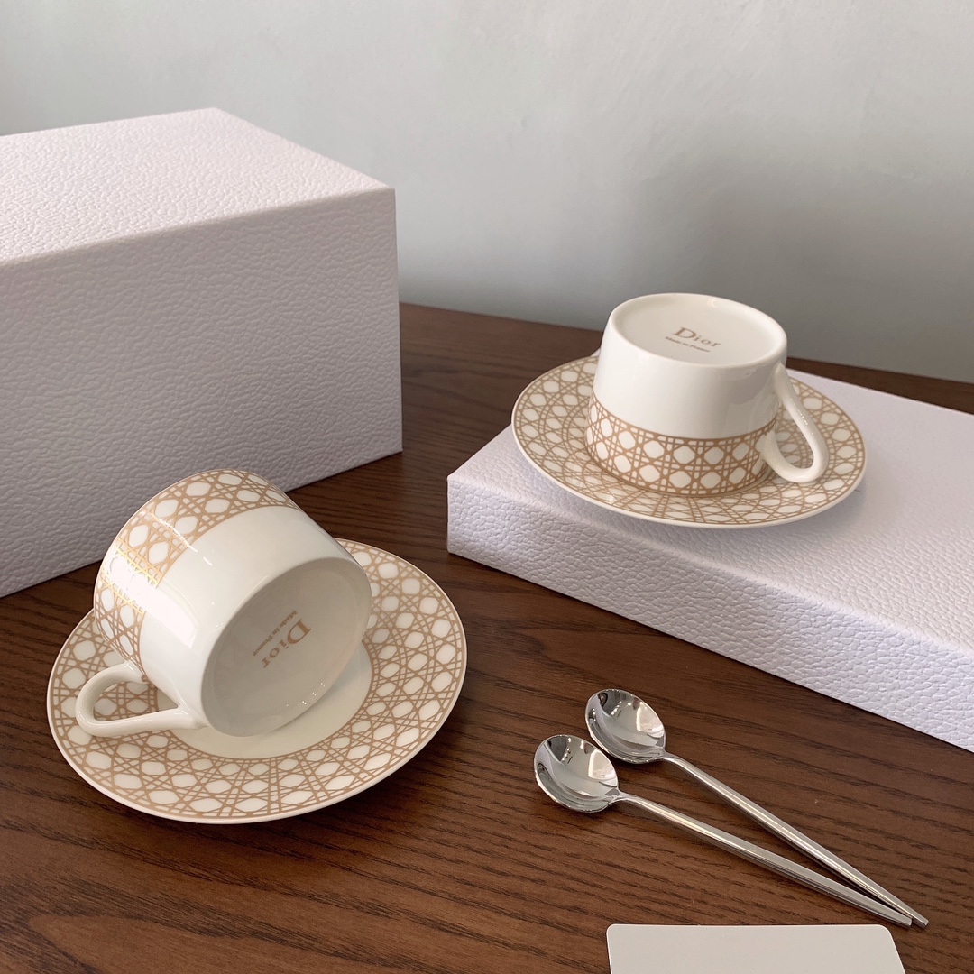 b3869c_4d067ec2afd8402c89bef85b8c1c75edmv2.jpg Dior Double Cup&Saucer Set - Image 1