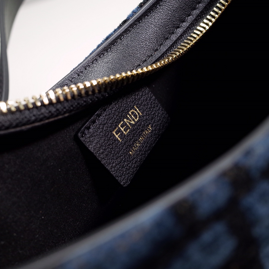 Fendi Chenille Clutch - Image 10