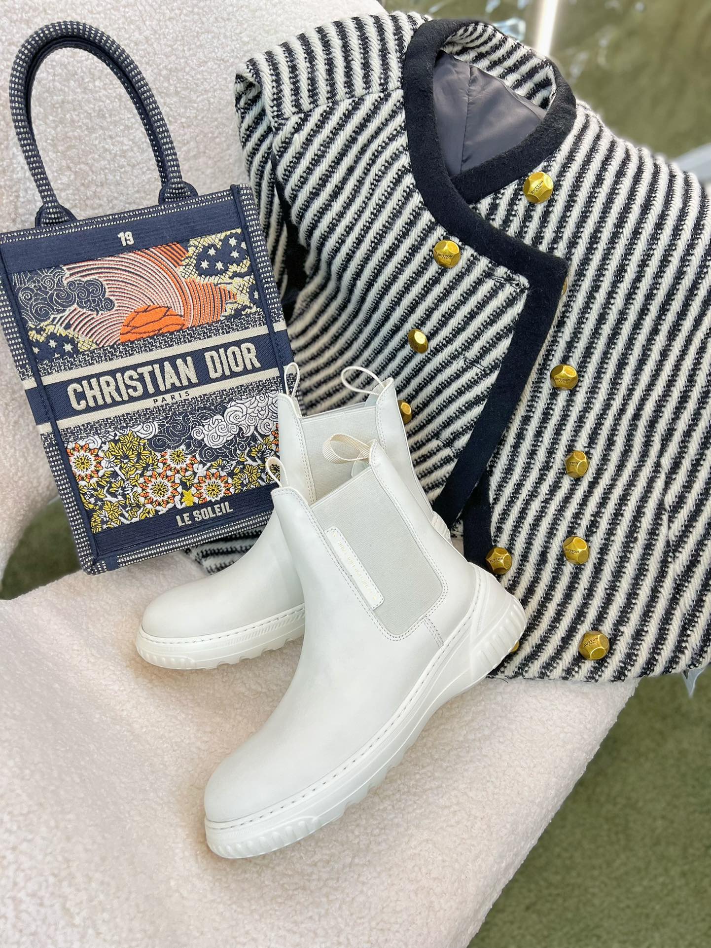 Dior Chelsea Ankle Boots in White - Image 6