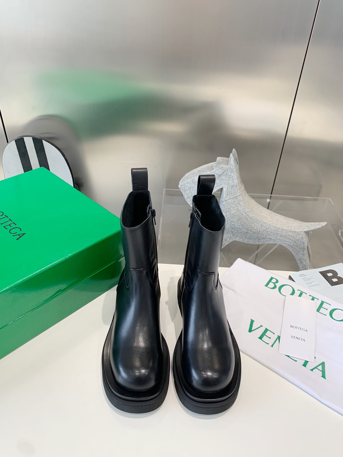 b3869c_600d7c53b04d4887b3f4e3899d02aacbmv2.jpg Bottega Veneta Shoes - Image 1