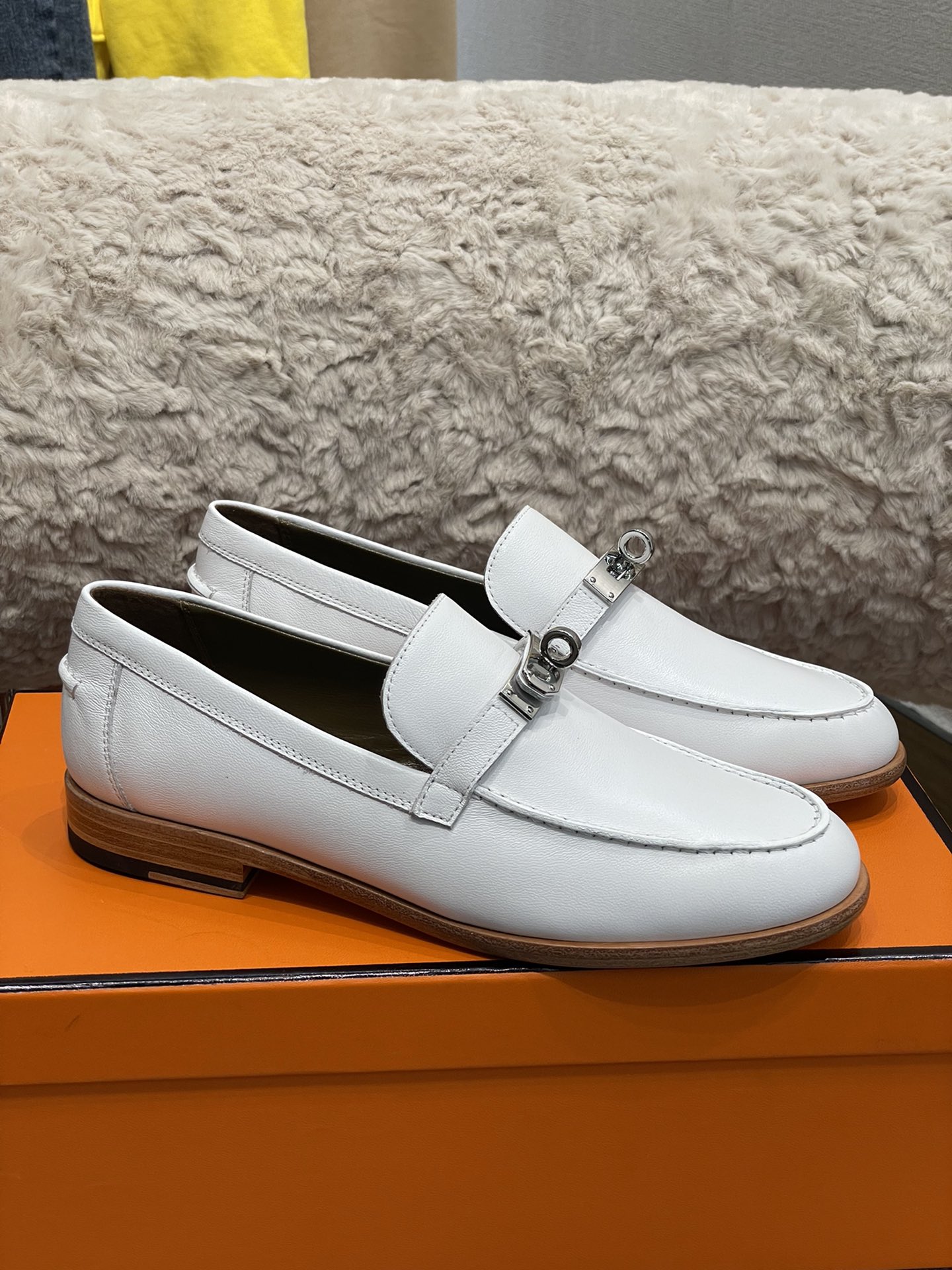 b3869c_645cd27b47084ee6b28f7935d5bc9c37mv2.jpg Hermes Kelly Loafers - Image 1