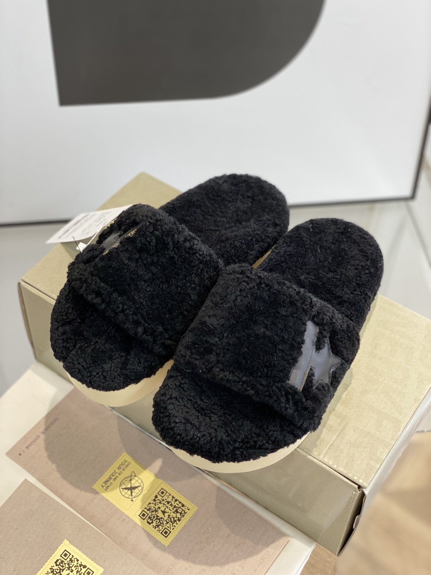 b3869c_650a064cca3f49bdb54ff841f5d61301mv2.jpg Golden Goose Black Wool Slippers - Image 1