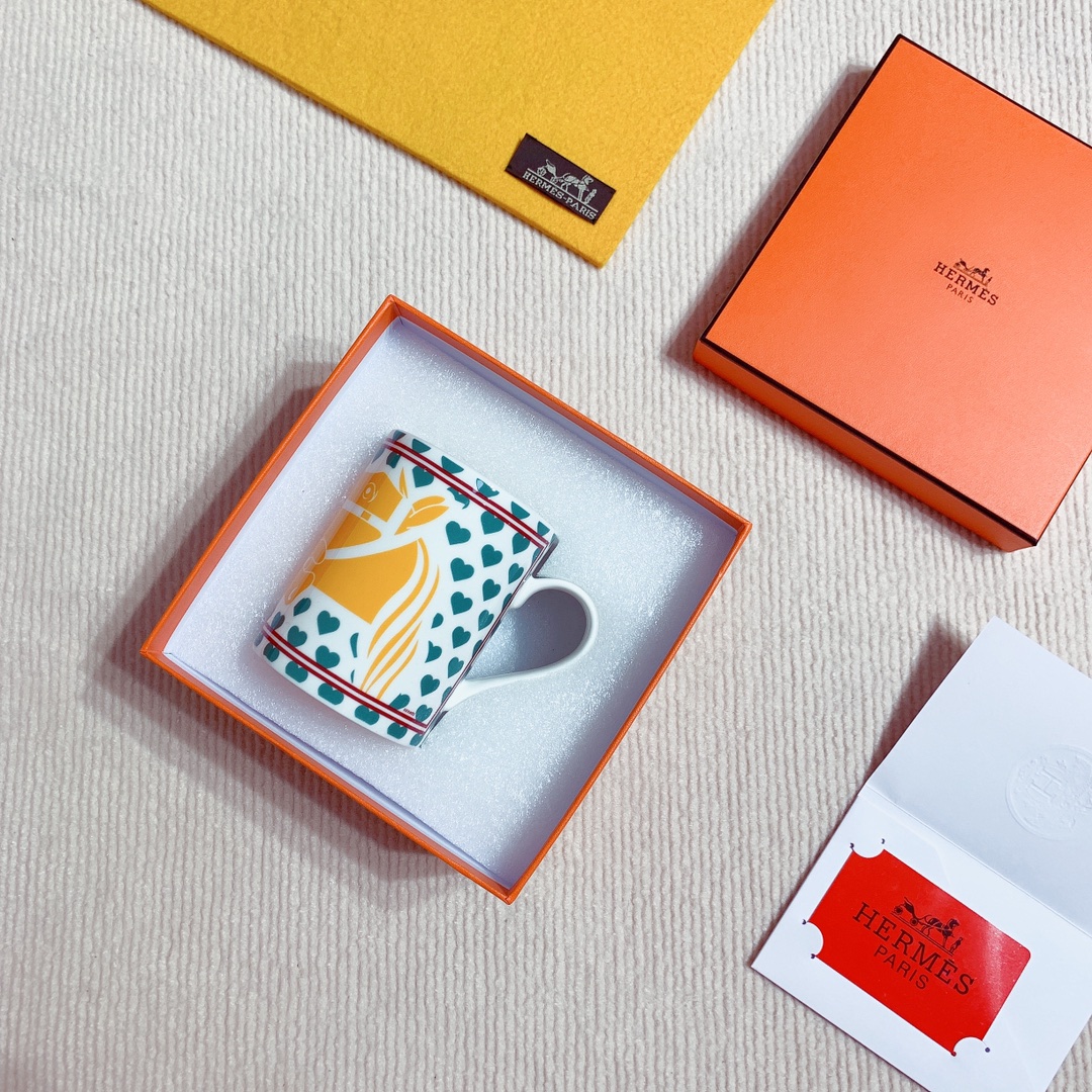 b3869c_661973d286c241aaa733ab0ccdd4d6d5mv2.jpg Hermes Classic Mug - Image 1