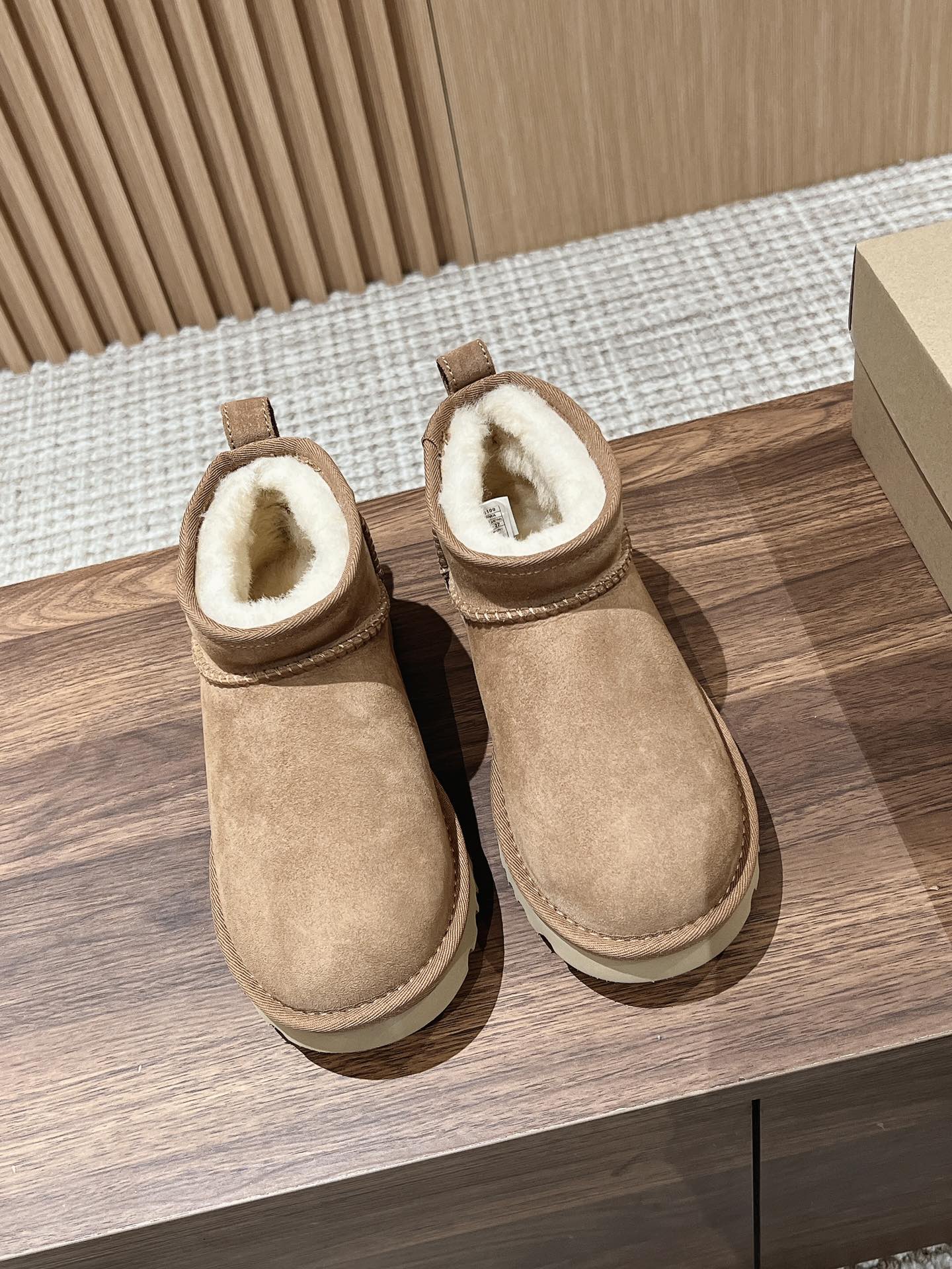 b3869c_67c09183d7814285bdef8f0950462039mv2.jpg UGG Snow Boots - Image 1