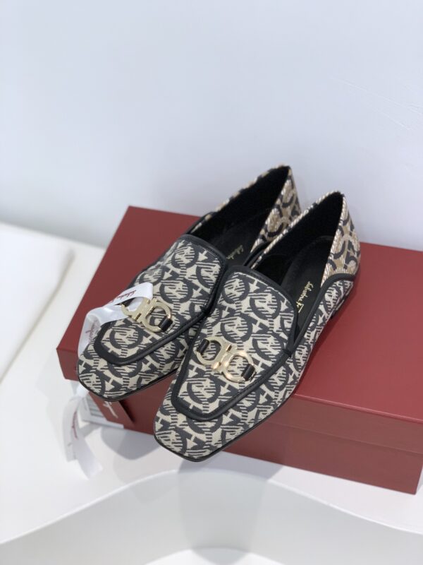 Feraggamo Square-head Loafers