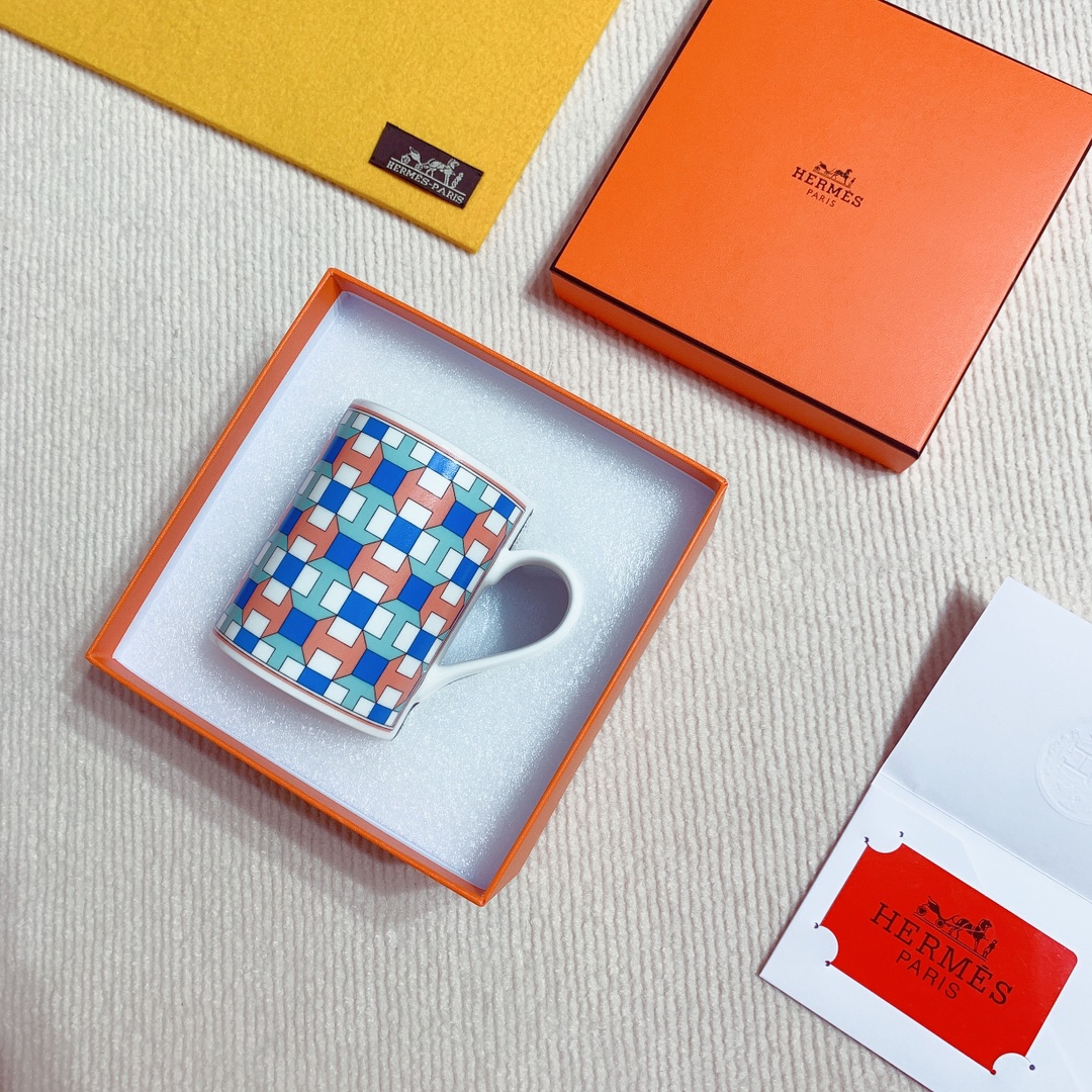 b3869c_696813b35d4540ddb578966c03c310bfmv2.jpg Hermes Classic Mug - Image 1