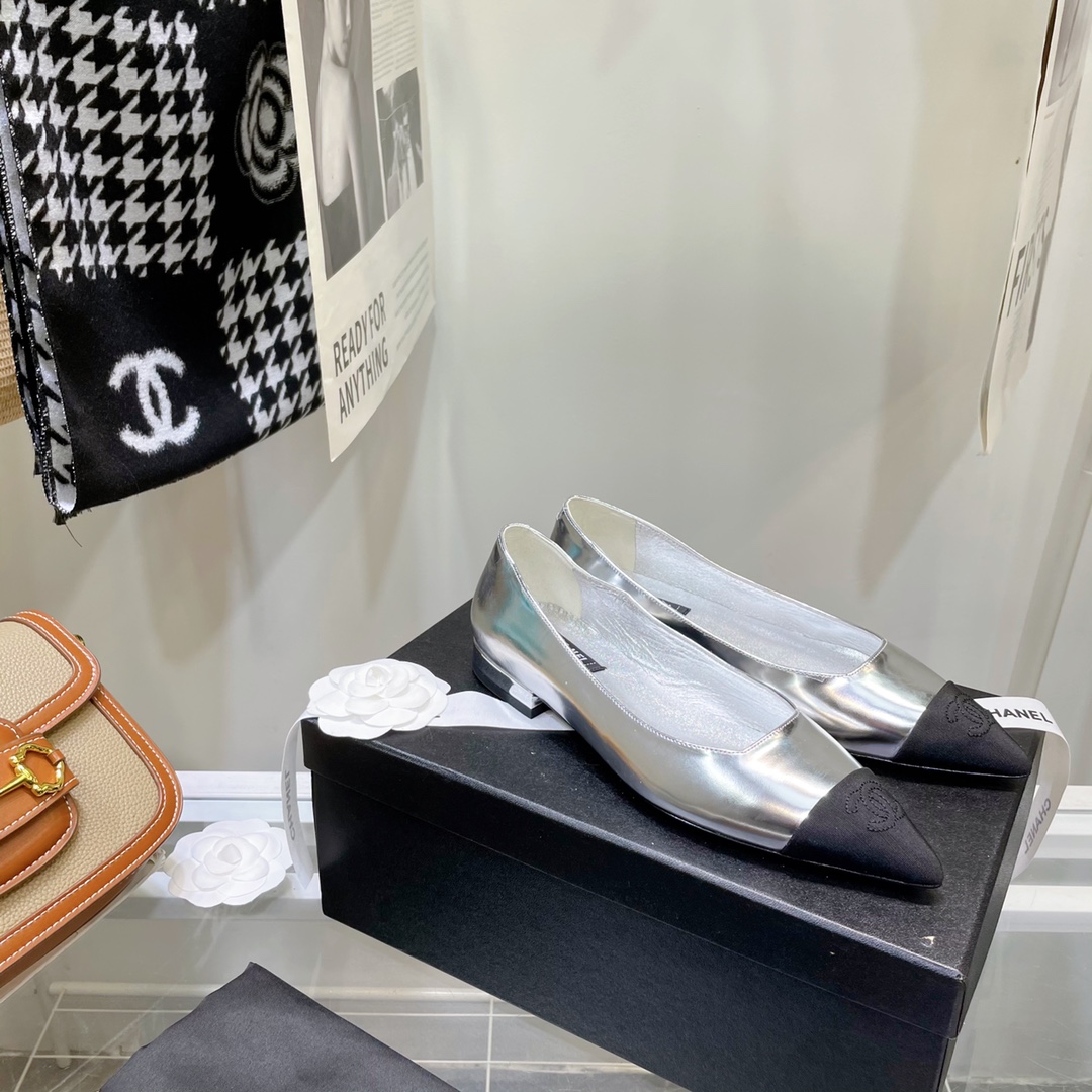 Chanel Silver Pointed Toe Flat Shoes - Image 5