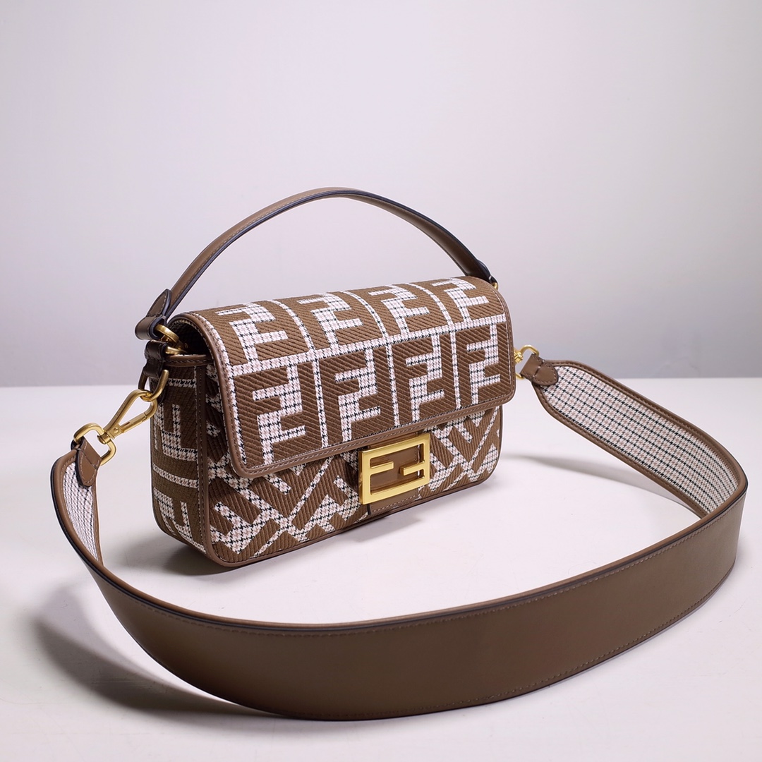 Fendi Baguette Bag - Image 3