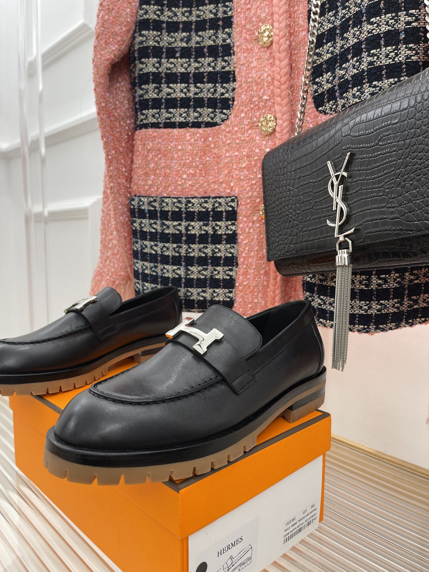 b3869c_734c900846d241188e6199ac4e3a0cfcmv2.jpg Hermes Shoes - Image 1