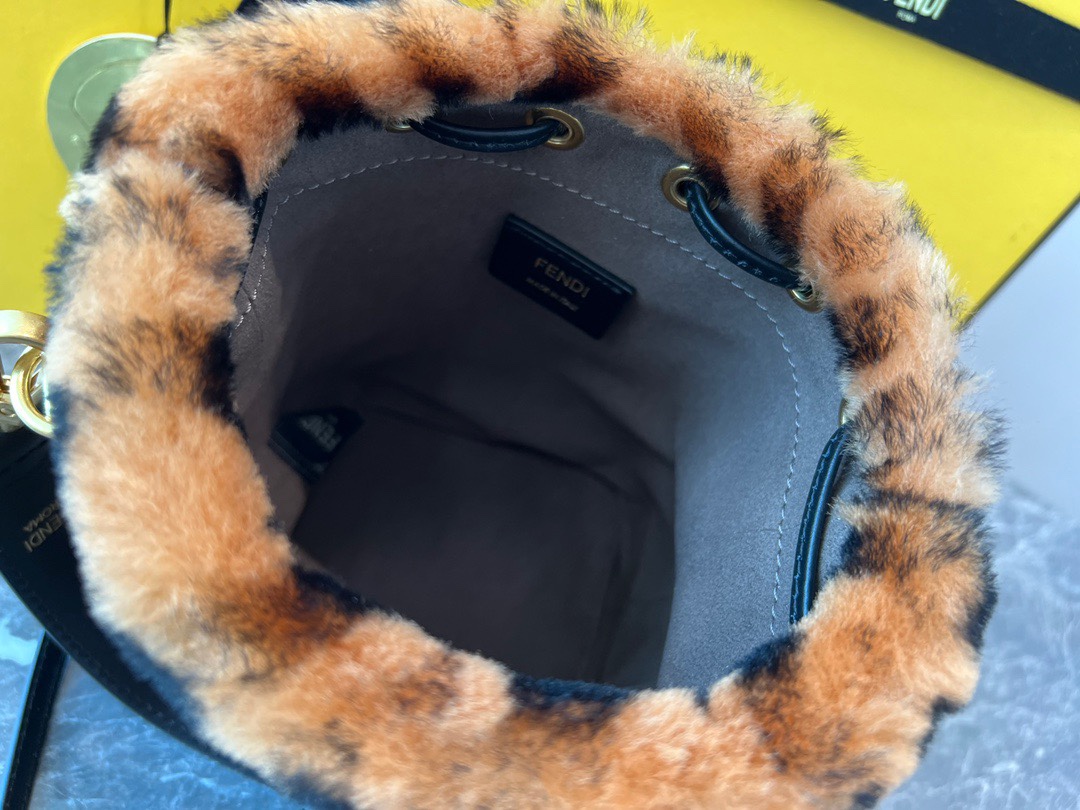 Fendi Shearling Small Bucket Bag - Image 9