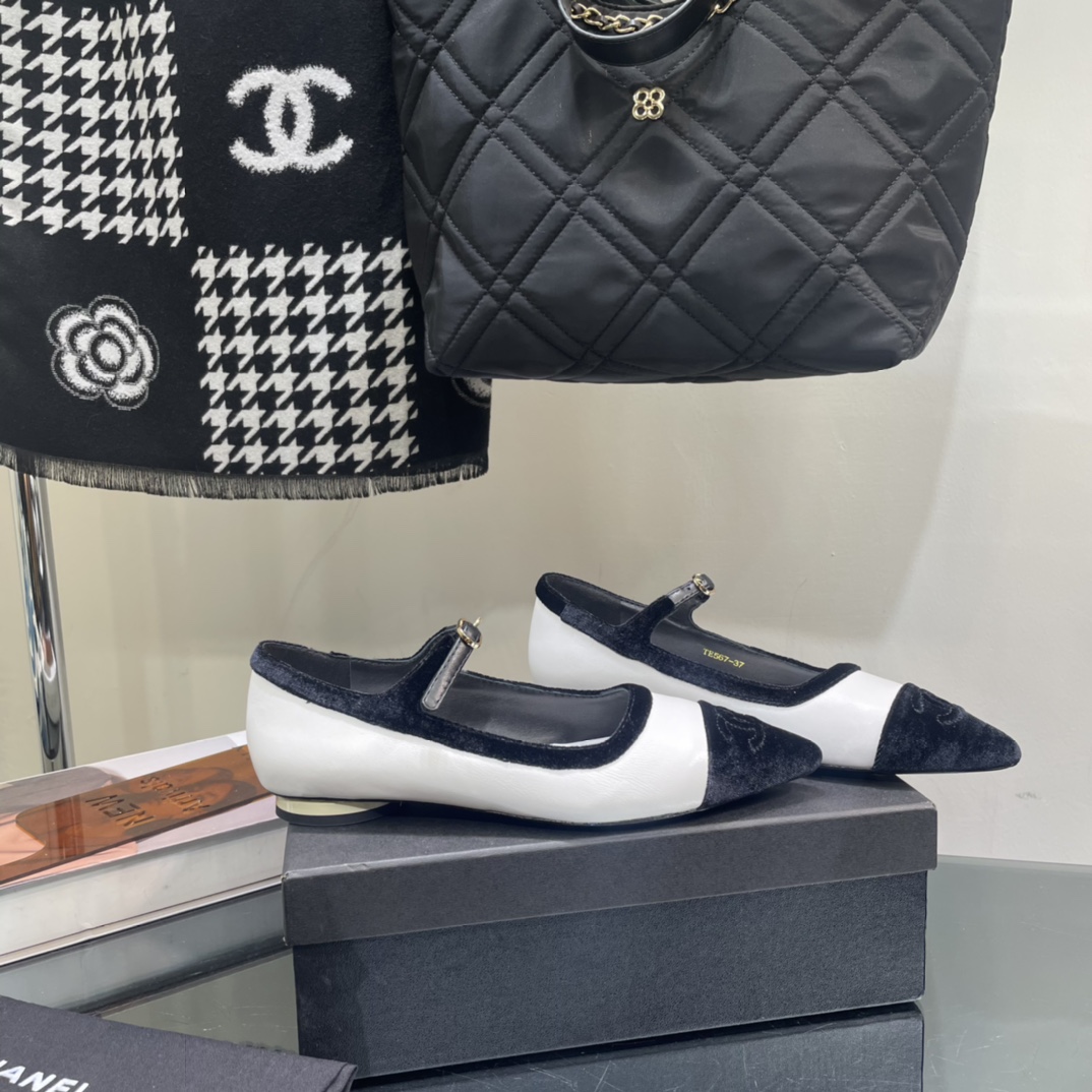 Chanel Pointed Toe Mary Jane Shoes - Image 3