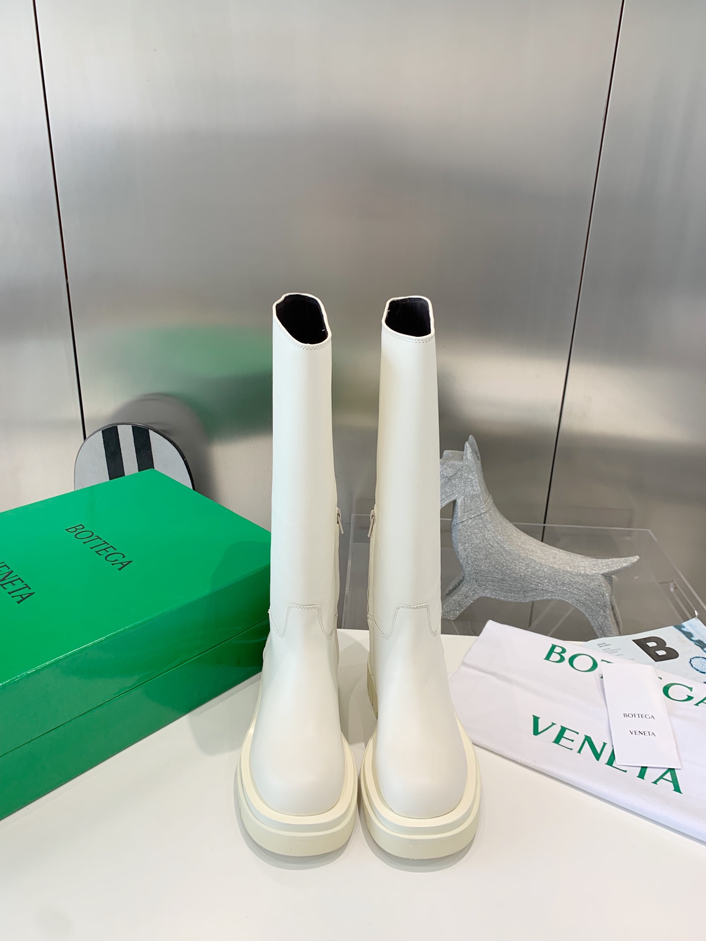 b3869c_8e679df35d8242a2b1357b609153349emv2.jpg Bottega Veneta Shoes - Image 1