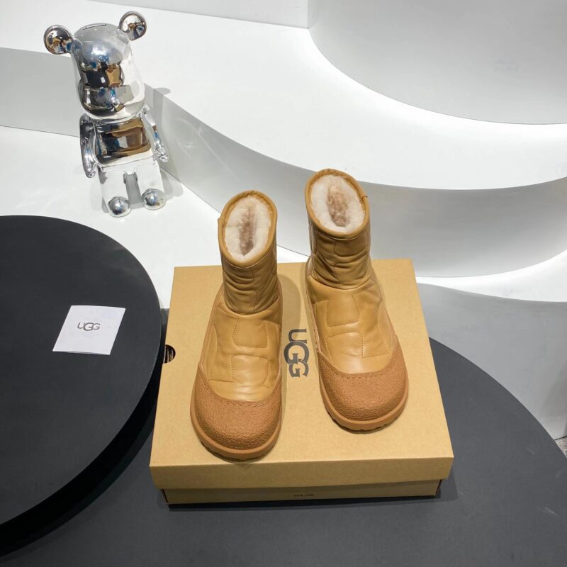 UGG Short Snow Boots