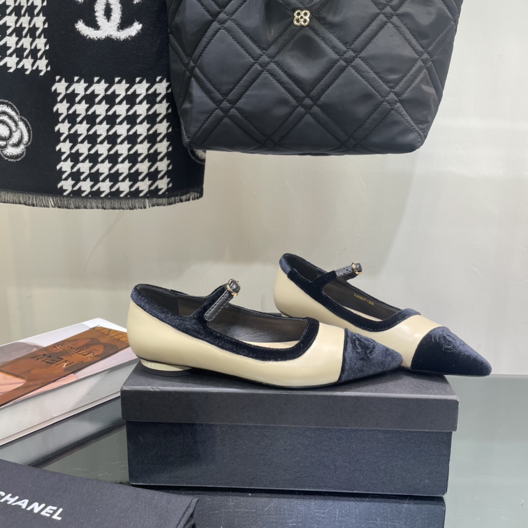 Chanel Pointed Toe Mary Jane Shoes - Image 4