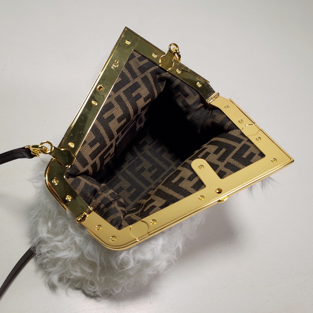 Fendi Wool Baguette Bag - Image 8