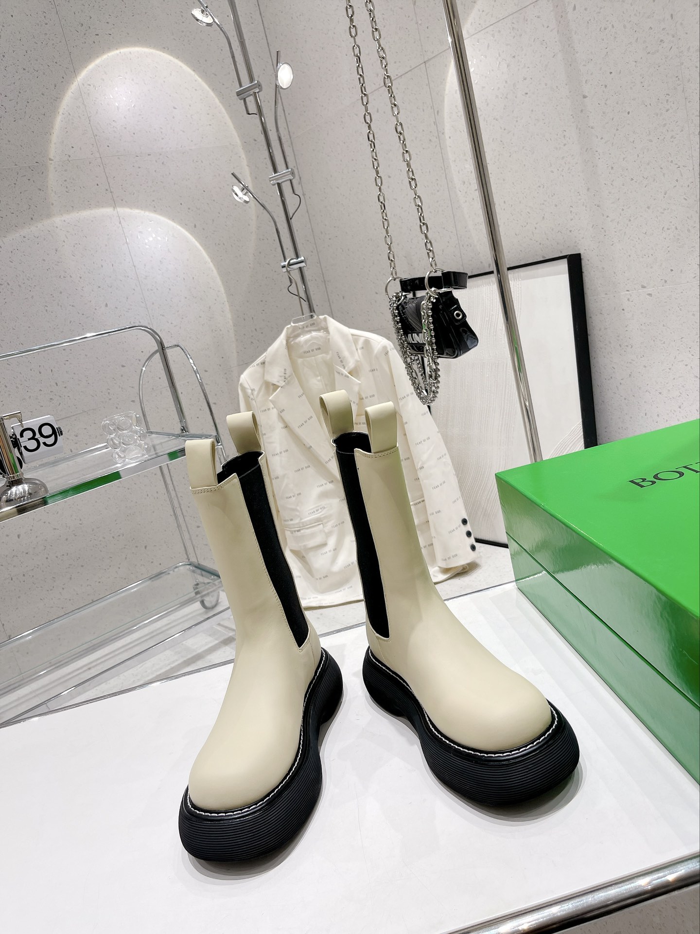 b3869c_a245c666a3b642ad9c3ff671d4811eebmv2.jpg Bottega Veneta Shoes - Image 1