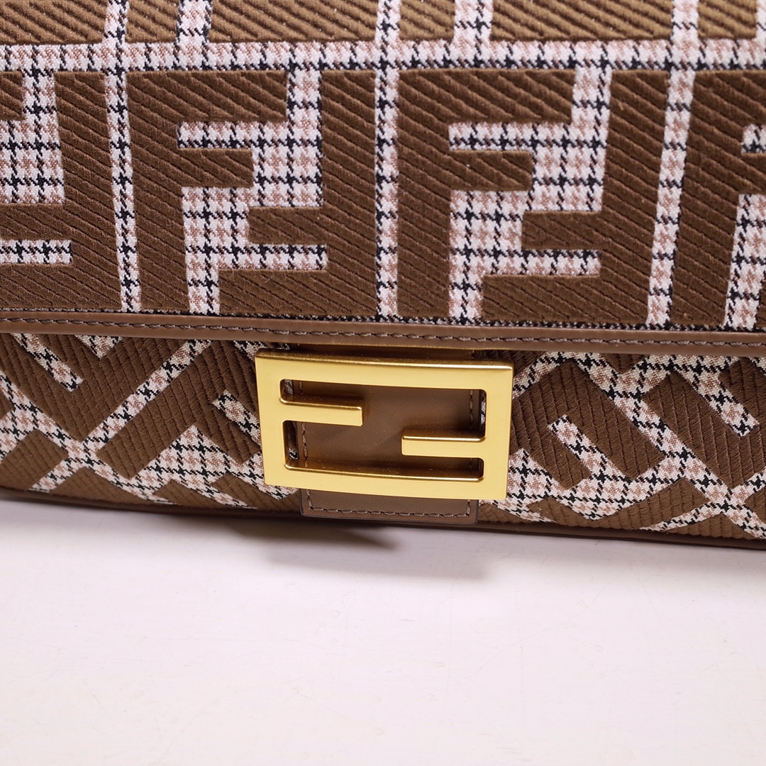 Fendi Baguette Bag - Image 5