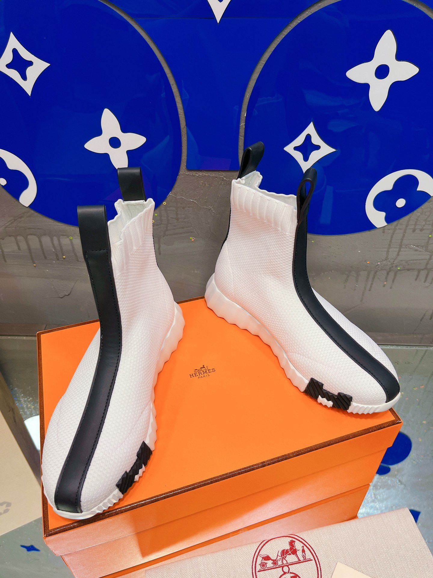 b3869c_a7e20aebdd4b42408ad2eb536491b4d1mv2.jpg Hermes Shoes - Image 1