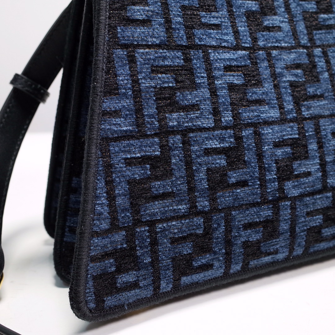 Fendi Peekaboo Small Bag - Image 4