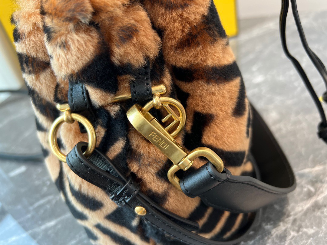 Fendi Shearling Small Bucket Bag - Image 6