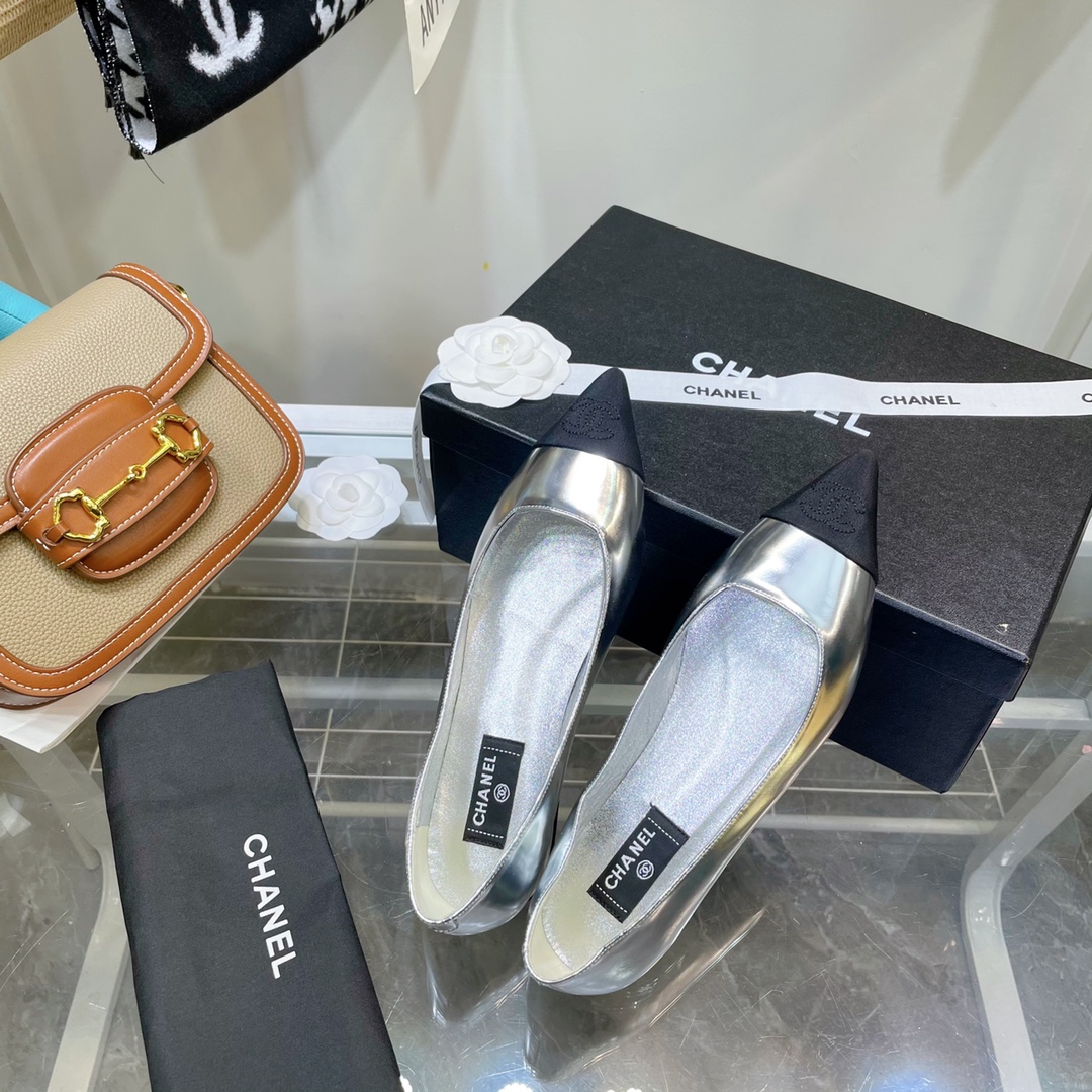 Chanel Silver Pointed Toe Flat Shoes - Image 7
