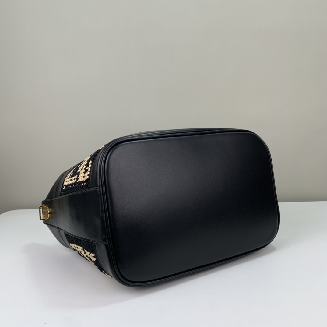 Fendi Raffia Lunch Box - Image 7