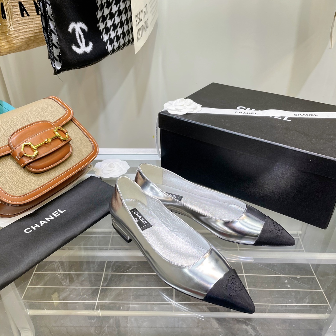 Chanel Silver Pointed Toe Flat Shoes - Image 9