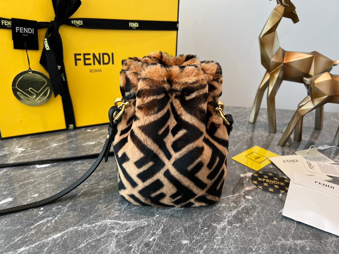 Fendi Shearling Small Bucket Bag - Image 4
