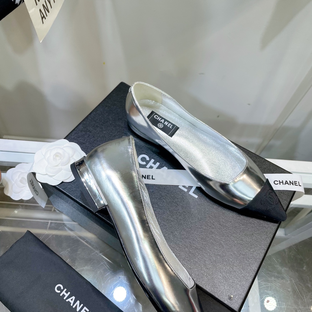 Chanel Silver Pointed Toe Flat Shoes - Image 4