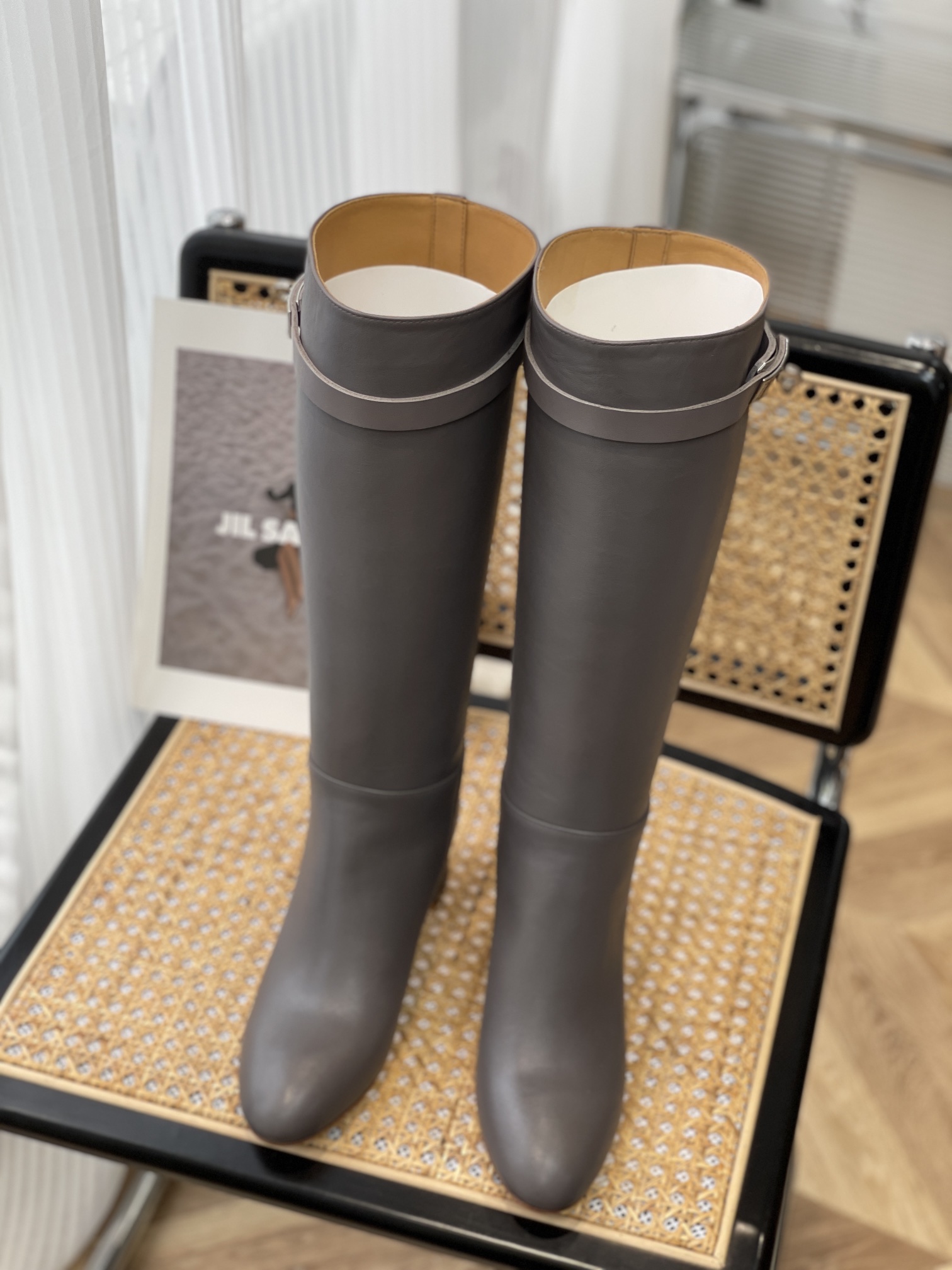 b3869c_dcc11837da06478fa88663c8de5793bbmv2.jpg Hermes Shoes - Image 1