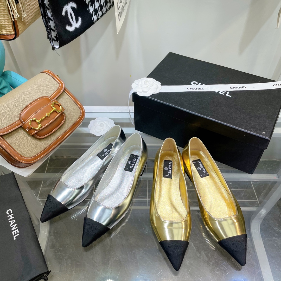 Chanel Silver Pointed Toe Flat Shoes - Image 10