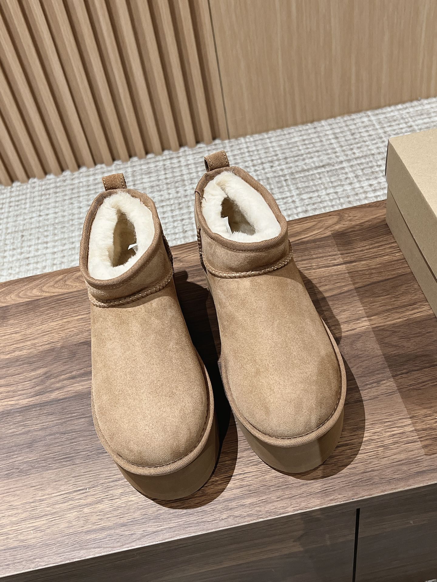 b3869c_efcb3e5919da44b0a2f083022b012e74mv2.jpg UGG Thick-bottomed Snow Boots - Image 1