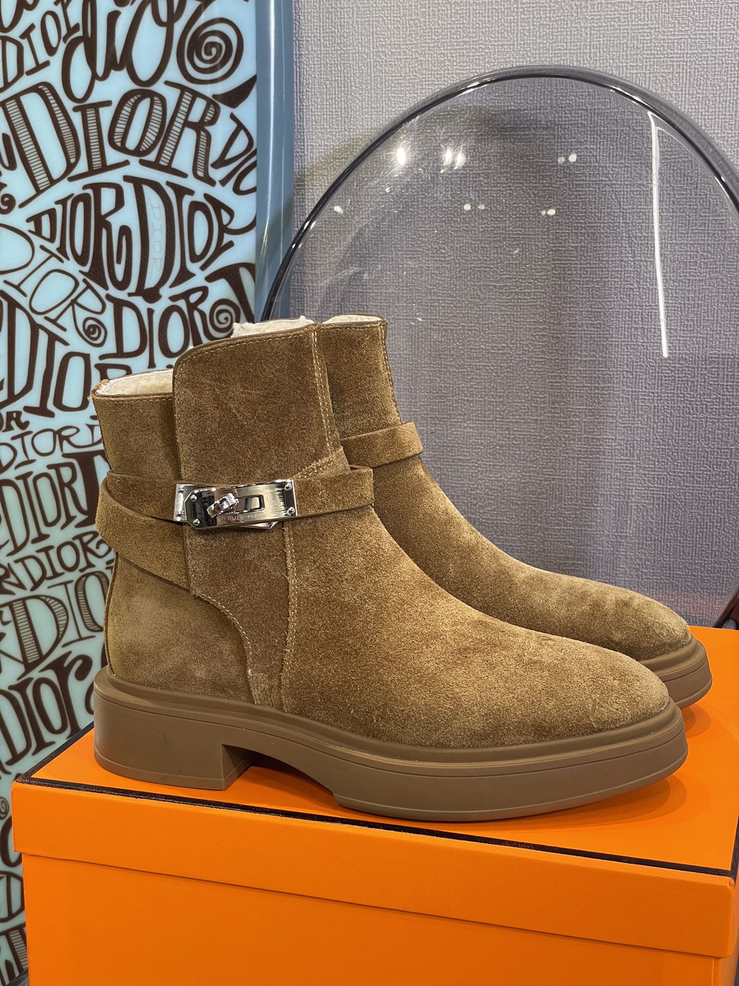 b3869c_f7ec8a687a374521afb776162992abdbmv2.jpg Hermes Shoes - Image 1