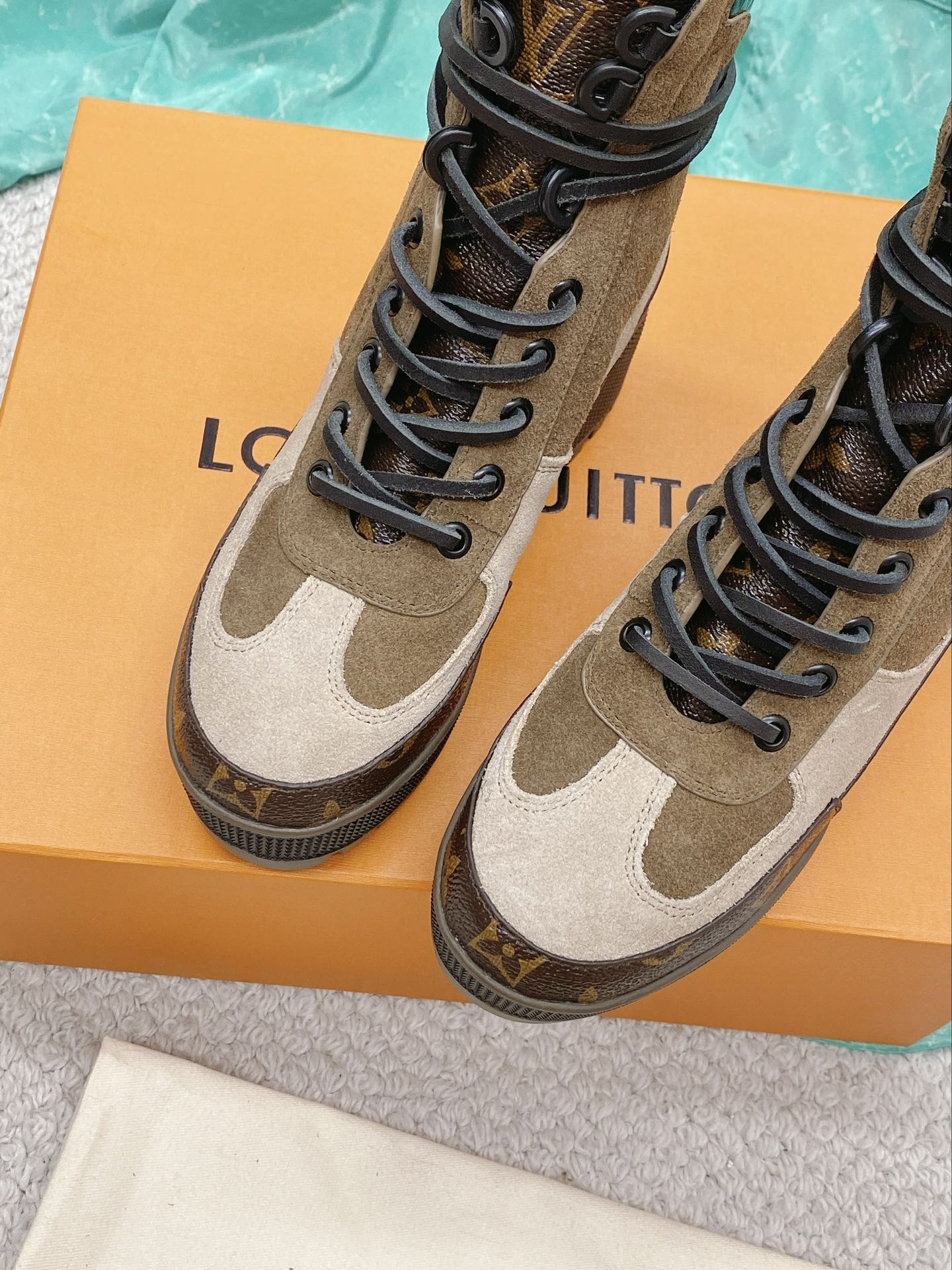 Louis Vuitton Shoes - Image 10