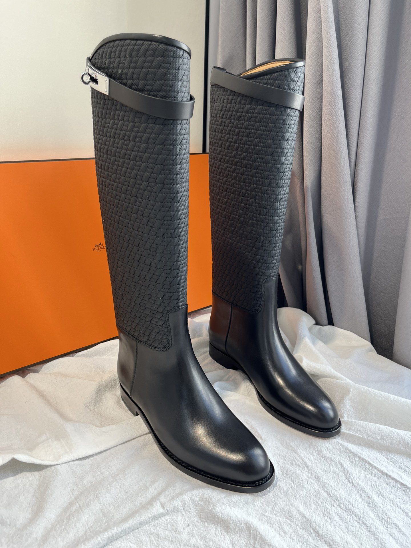 b3869c_fbb2783aac3747cdb79fe3dcd02e8209mv2.jpg Hermes Shoes - Image 1