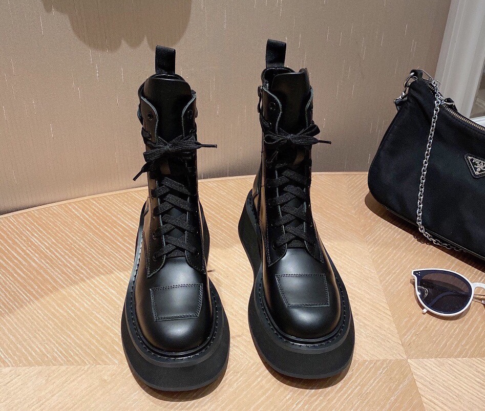 b3869c_fc0883bf8dc54be89ab3fc279b9722e0mv2.jpg Prada Shoes - Image 1
