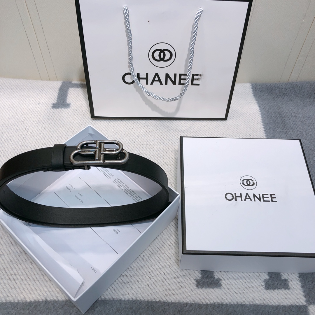 db9bf2_008adb6b14bf48a0b5327e86f97c6975mv2.jpg Balenciaga Belt - Image 1