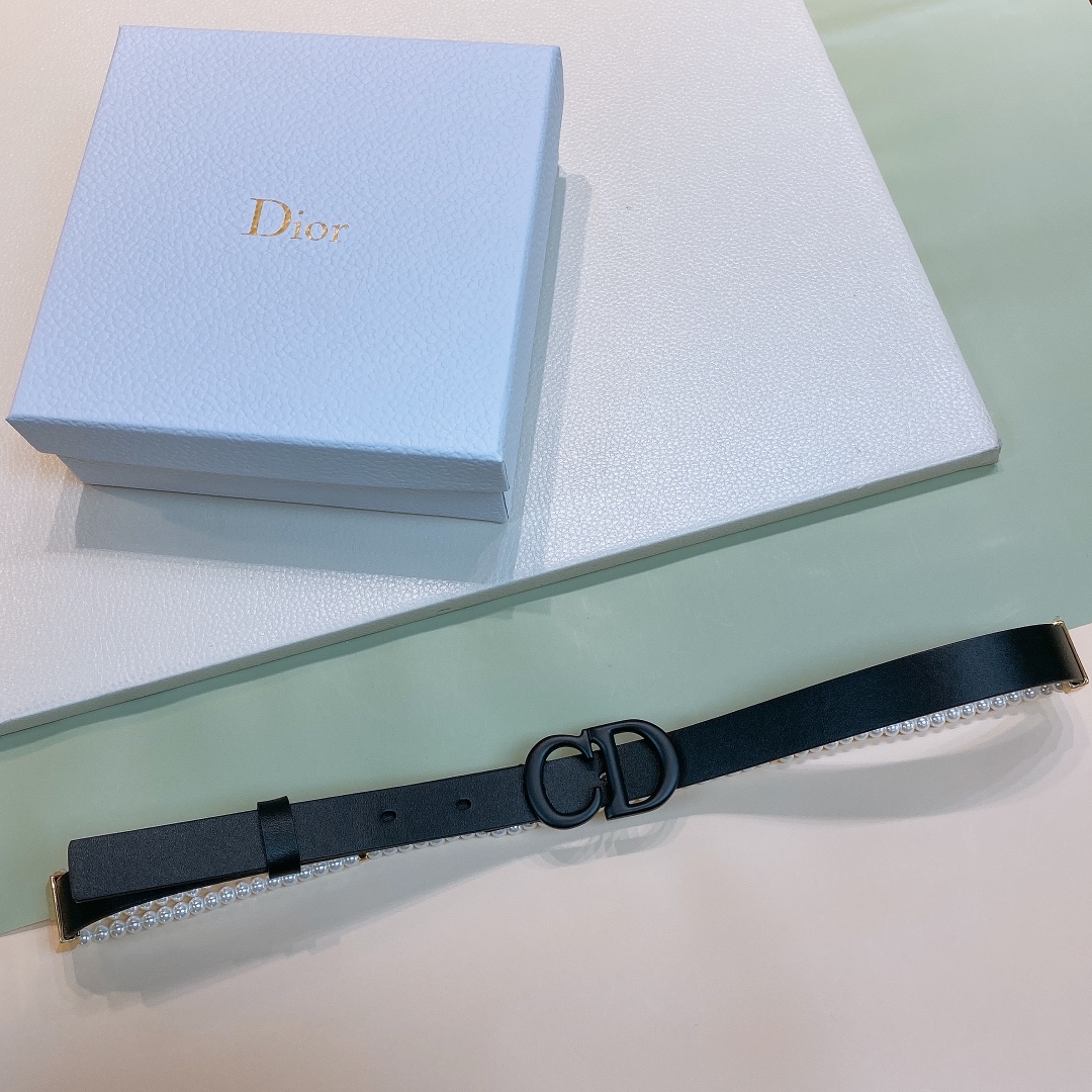 db9bf2_02936fe81ad14d7bb14755ba216f9971mv2.jpg Dior Pearl and Leather Caro 20mm Belt - Image 1